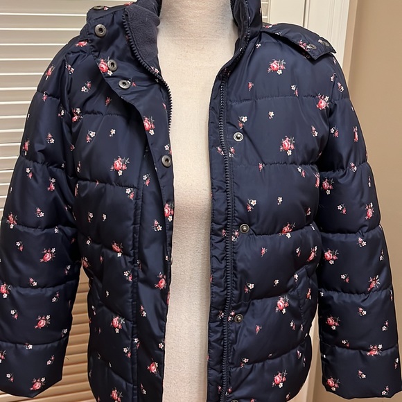 Gap Kids Puffer Jacket in Navy with a Hood - Picture 9 of 16